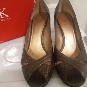 Gorgeous Anne Klein Donahue Peep Toe Brown Leather Heels Size 9 Medium